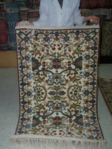 Tapis Venus Fond Ecrue Game154  Nouée à la Main Pure Laine  tapis 30/30 (90 mille nœuds)   