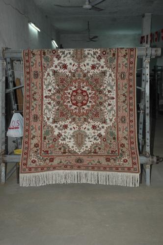Tapis Venus Fond Ecrue Game154&nbsp;&nbsp;Nou&eacute;e &agrave; la Main Pure Laine&nbsp; tapis 30/30 (90 mille n&oelig;uds)&nbsp;&nbsp; 